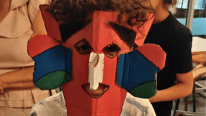 OFICINA DE ARTE | “MÁSCARAS DE PAPELÃO”, COM UBERÊ GUELÉ